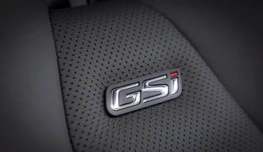 Το νέο σπορ κάθισμα για το Insignia GSi «παντρεύει» πλευρική στήριξη και άνεση 