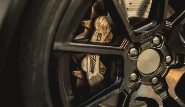 Είναι αυτό το πιο… κομψό αυτοκίνητο που επιδόθηκε σε drifting; (vid)