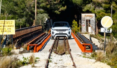 Ισθμός, ράγες τραίνου και νέο Evoque: ένας εντυπωσιακός συνδυασμός!