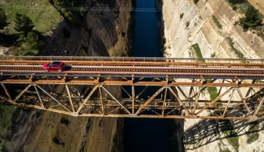 Ισθμός, ράγες τραίνου και νέο Evoque: ένας εντυπωσιακός συνδυασμός!