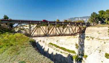 Ισθμός, ράγες τραίνου και νέο Evoque: ένας εντυπωσιακός συνδυασμός!