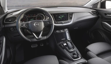 Τετρακίνητο και με 300 ίππους το υβριδικό Opel Grandland X