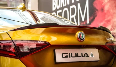 Χρυσή Alfa Romeo Giulia QV για το Mille Miglia
