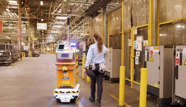 Ford: Ένα ρομπότ κάνει τη ζωή των εργαζομένων ευκολότερη