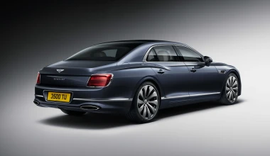 Νέα Bentley Flying Spur: Υπερπολυτελής και με 635 ίππους (video)
