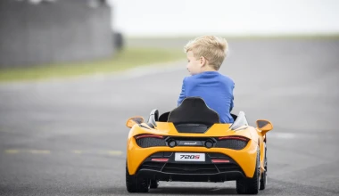 Οδηγώντας μια McLaren από την ηλικία των τριών (video)