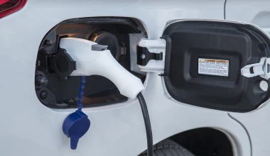 Οδηγούμε στην Ελλάδα το plug-in υβριδικό Mitsubishi Outlander