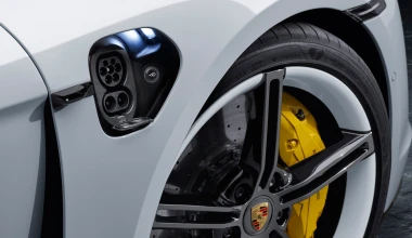 Taycan: Το ηλεκτρικό, τετράθυρο, supercar της Porsche (vid)