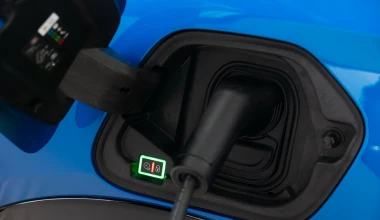 ΟΔΗΓΟΥΜΕ το νέο Peugeot 208