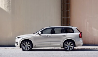 Volvo XC90 T8 Plug-in Hybrid Electric. Recharge!