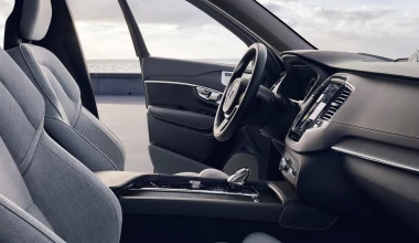 Volvo XC90 T8 Plug-in Hybrid Electric. Recharge!