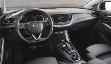 Opel Grandland X: Βενζίνη, diesel ή υβριδικό;