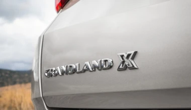 Opel Grandland X: Βενζίνη, diesel ή υβριδικό;