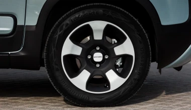 Οδηγούμε τα Fiat 500 & Panda Hybrid