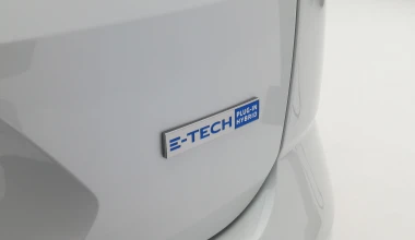 Αποστολή στο Παρίσι: Τα υβριδικά Clio και Captur