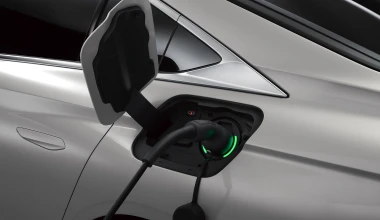 Μεγάλο πολυτελές sedan από την DS Automobiles (vid)