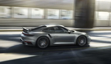 Porsche 911 Turbo S: Με 650 PS και 0-100 km/h σε 2,7 sec, τη λες και γρήγορη...