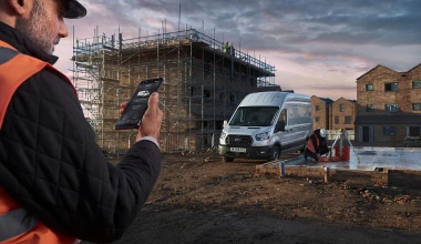 Πλουσιότερος στάνταρ εξοπλισμός και στοιχεία συνδεσιμότητας για τα επαγγελματικά μοντέλα Ford