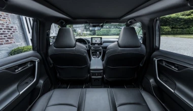 Αυτό είναι το νέο Toyota RAV4 Plug-in Hybrid, με 306 ίππους