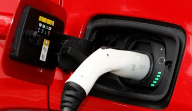 Renegade 4xe και Compass 4xe: Πώς η τεχνολογία Plug-in Hybrid της Jeep συνδυάζεται με τετρακίνηση