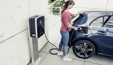 Mercedes-Benz A 250 e: Μπαίνει στην πρίζα!