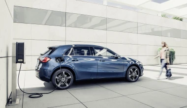 Mercedes-Benz A 250 e: Μπαίνει στην πρίζα!