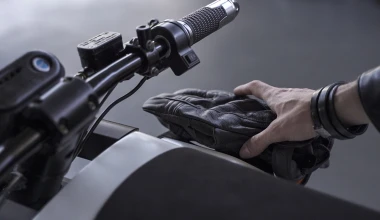 Bull-e: Το ελληνικό ηλεκτρικό σκούτερ με στιλ... cafe racer! (video)