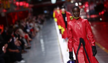 Δεν θα πιστέψεις ποια θρυλική αυτοκινητοβιομηχανία μπήκε στον κόσμο της μόδας