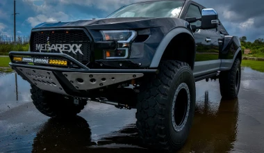 To Ford Raptor δεν σου είναι αρκετό; Δες το MegaRaptor!