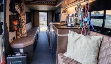 Το τροχόσπιτο-van που δημιουργήθηκε για τους περιπετειώδεις τύπους! [Video]