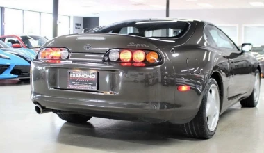 Toyota Supra MK4 με μόλις 15.511 km πωλείται για 300.000 δολάρια!