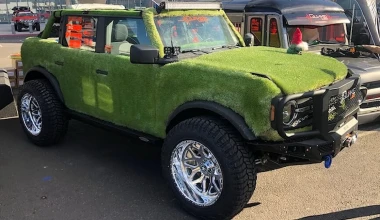 Έβαλαν στο αμάξωμα του Ford Bronco κανονικό γρασίδι! [video]