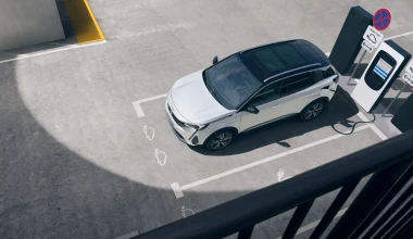 Δοκιμή Peugeot 3008 Hybrid4 e-EAT8 300 PS: Straight flush!