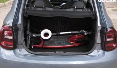 Οδηγούμε το eScooter FIAT 500 Iride: Γεμίζει το μάτι!