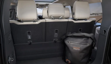 Τεράστιο και 8-θέσιο το νέο Land Rover Defender 130