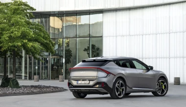 Οδηγούμε το νέο Kia EV6 GT - Ηλεκτροσόκ 585 ίππων! [video]