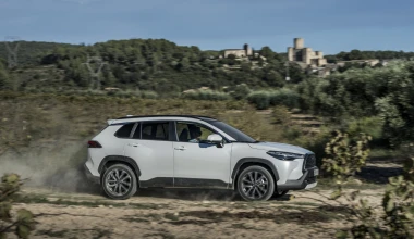 Οδηγούμε το νέο υβριδικό Toyota Corolla Cross στην Ισπανία