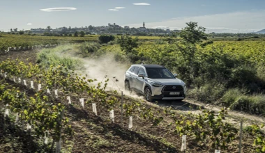 Οδηγούμε το νέο υβριδικό Toyota Corolla Cross στην Ισπανία