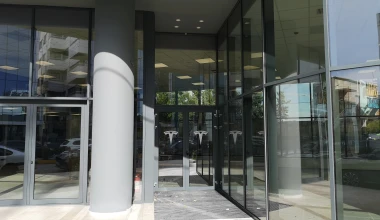 Αυτή είναι η πρώτη αντιπροσωπεία της Tesla στην Ελλάδα: Πού βρίσκεται - Πότε ανοίγει