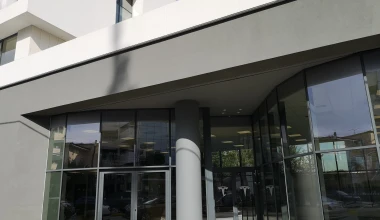 Αυτή είναι η πρώτη αντιπροσωπεία της Tesla στην Ελλάδα: Πού βρίσκεται - Πότε ανοίγει