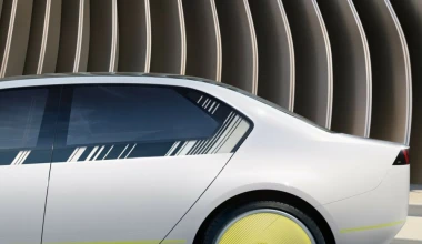 BMW i Vision Dee Concept: Ο αντικαταστάτης της Σειράς 3 που θα αλλάζει χρώμα;