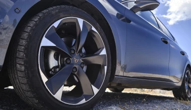 Δοκιμή CUPRA Leon 1.5 eTSI: Downsize & upgrade [video]