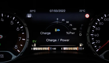 Jeep Renegade e-Hybrid: Σε τι υπερτερεί έναντι των ήπιων υβριδικών 48V;