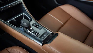 Οδηγούμε το νέο Lexus LBX: Ταράζει τα νερά το premium B-SUV