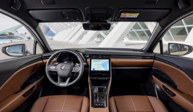 Οδηγούμε το νέο Lexus LBX: Ταράζει τα νερά το premium B-SUV