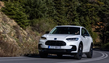 Δοκιμή Honda ZR-V e:HEV 184 PS: Midfielder 