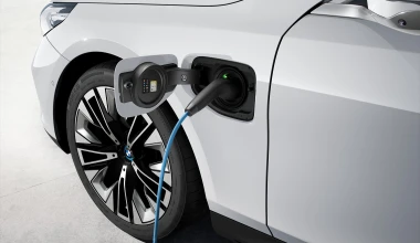 BMW 5 Series Touring: Για πρώτη φορά και ηλεκτρική! 