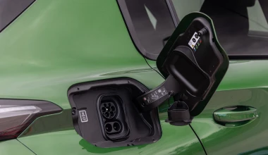 Στην Ελλάδα το υβριδικό Peugeot 308 που καίει 4,7 lt/100km – Τιμή