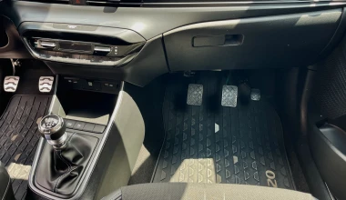 Αποκλειστικό: Σχολή οδηγών στην Ελλάδα κάνει μαθήματα με turbo αυτοκίνητο 204 ίππων