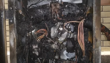 Λαμπάδιασε Tesla στην Αθήνα – Δεν έπαθε τίποτα η μπαταρία (αποκλειστικές εικόνες)